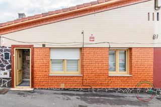 Reihenhaus in Gijón - cl jorge guillen 87. Casa en venta zona santa barbara gijón