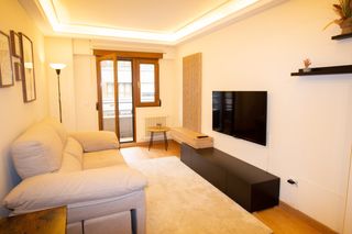 Miete Etagenwohnung  Cl uria. Piso alquiler larga duración con terraza zona centro arena gijón