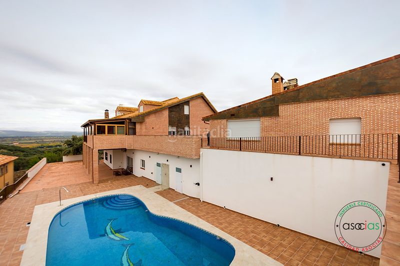 Foto 23a32121-65fd-4131-a89d-c4a72cf17cd0. Casa amb calefacció piscina a Méntrida