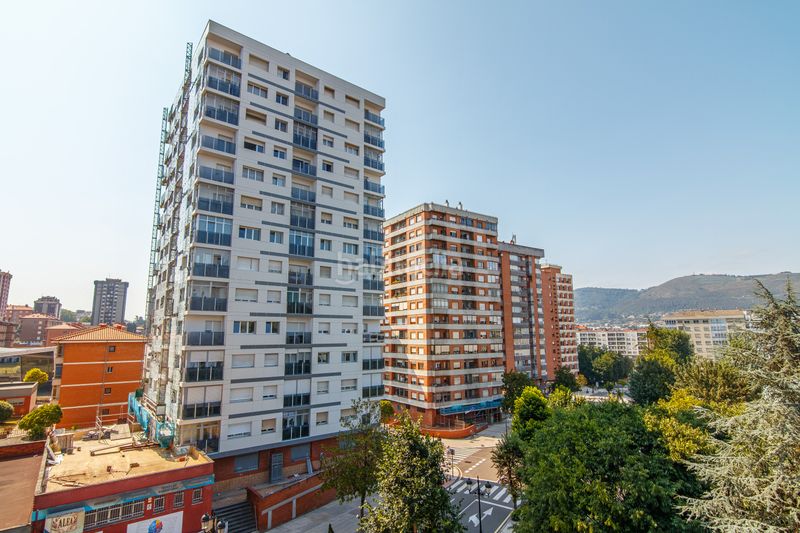 Foto 1140d2a2-3a38-41a5-a184-c4f73af8b821. Pis amb calefacció aparcament a Buenavista Oviedo