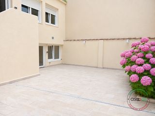 Miete Etagenwohnung  Cl santo domingo 8. Amplio piso con patio en ceares