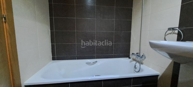 Foto 45a4aad7-e677-4d35-984d-f95b3b84d914. Pis amb calefacció aparcament a Roces Gijón