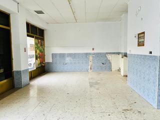 Location Local commercial à Reina Victoria - Miguel Hernández. Tu negocio frente a un gran supermercado para que todo el mundo