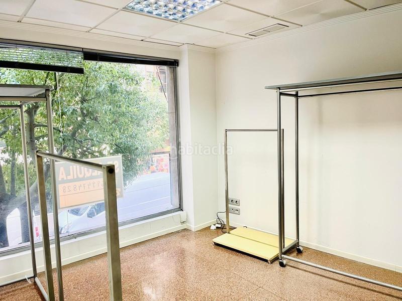 Foto 0a23b1fc-60f2-42cf-a36a-500215c250f9. Alquiler oficina entresuelo comercial en reina victoria en Elche / Elx