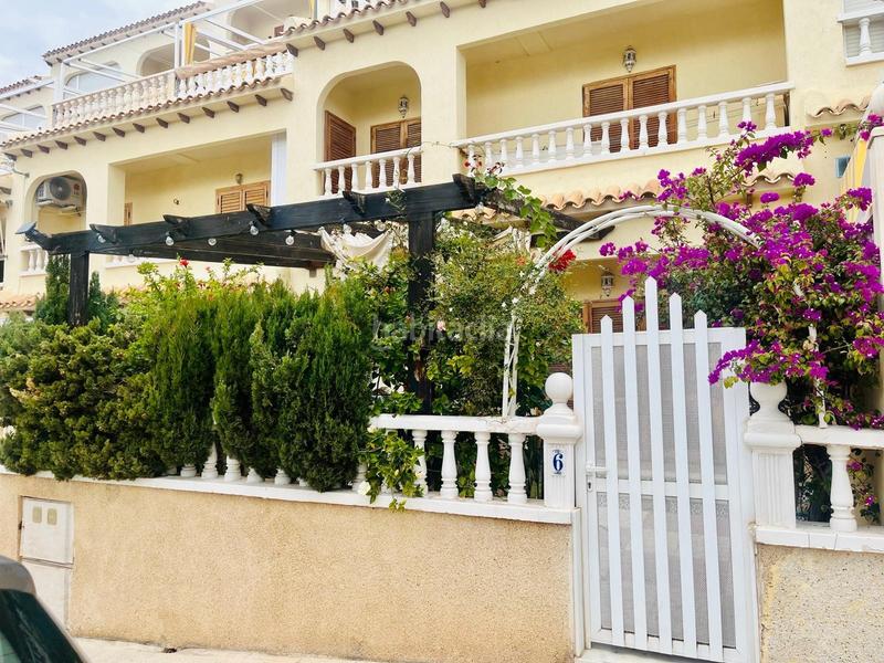 Foto dad4c158-d0b5-4b15-aa71-0e396354d370. Lloguer dúplex amb aparcament piscina a Calas Santiago Bernabeu Santa Pola