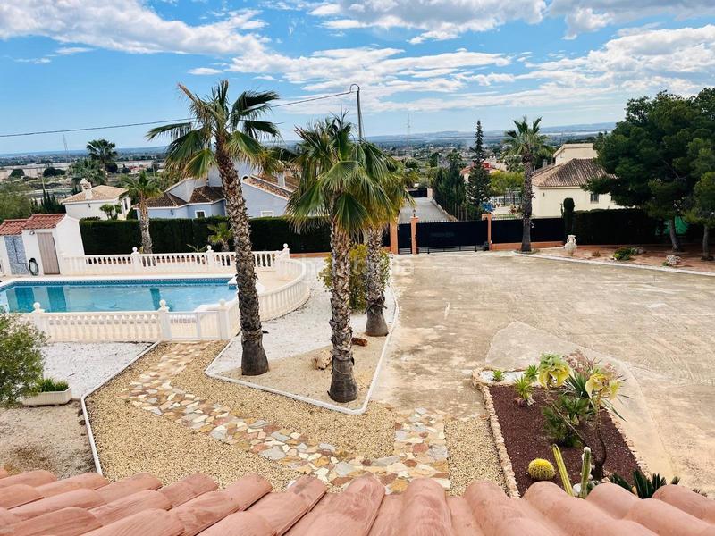 Foto 725bb45f-f900-4e3a-9782-585345a23e40. Chalet con riscaldamento parcheggio piscina in Peña de las Águilas Elche / Elx