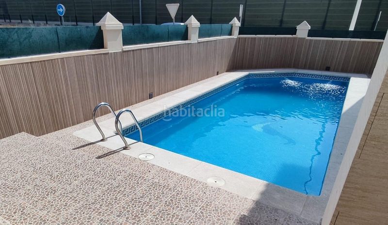 Foto 3c620cbc-5abc-4568-a334-432f28f65dba. Tríplex amb calefacció aparcament piscina a El Travaló - Martínez Valero Elche / Elx
