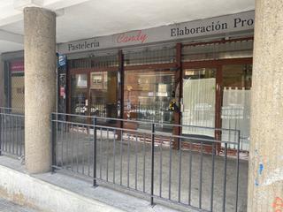 Business premise  Txirrita bertsolaria pasealekua. Se vende obrador de pastelera con posibilidades de poner un neg