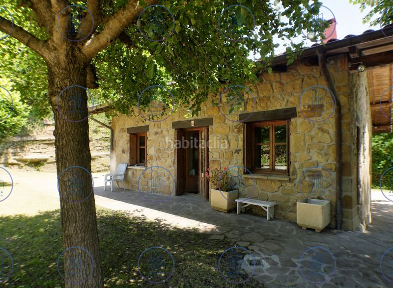 Foto 06cbd8ff-48d1-4919-ba0b-fa12d73b5016. Masia amb xemeneia calefacció aparcament a Orio