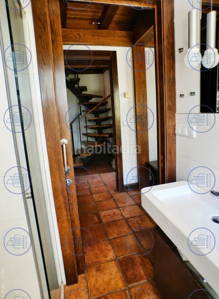 Foto 5f75ed13-fe16-4e84-9bd0-0b7f407e35b3. Masia amb xemeneia calefacció aparcament a Orio