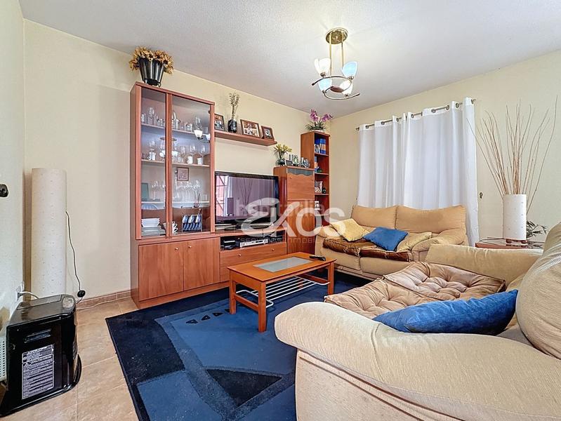 Foto a0e83957-12d0-4f54-bda2-4a51e1298ca8. Casa adossada amb calefacció aparcament a Tirgo