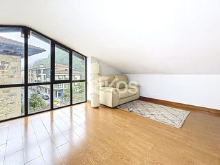 Zweistöckige Wohnung in Eskoriatza. Duplex en venta en centro, 4 dormitorios.