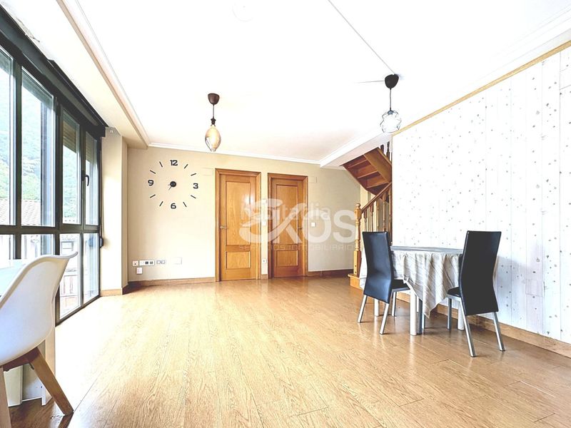 Foto 53b0b8f0-030b-4e64-8e5d-6666fea85f6c. Dúplex amb calefacció aparcament a Eskoriatza