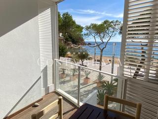 Lloguer Apartament a Tamariu. Fantástico apartamento en alquiler anual en 1a línia de la playa