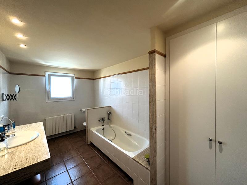 Foto b2601e42-5c1d-48b8-ab17-87fe9a878182. Casa adossada amb xemeneia calefacció aparcament a Palafrugell