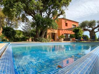 Xalet a Sa Riera-Sa Fontansa. Exclusiva propiedad en venta con piscina desbordante y vistas al