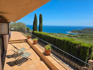 Casa a Fornells-Aiguablava. Casa en venta con vistas al mar y jardín en aiguablava, begur