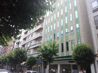 Lloguer Oficina  Avenida portugal. Magnifica oficina con baño privado.
