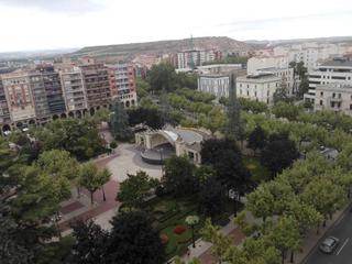 Location Local commercial  Avenida de la rioja. Excelente ubicación para tu negocio. doble planta para el doble