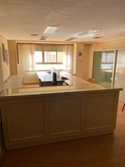 Oficina en Jesuitas. Oficina en vara de rey .posibilidad de convertirse en 2 vivienda