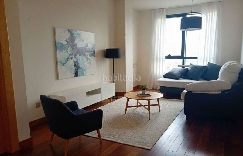 Foto 11567f1d-7efe-489b-b317-bd92a13fe9e7. Apartament amb calefacció aparcament piscina a Los Lirios Logroño