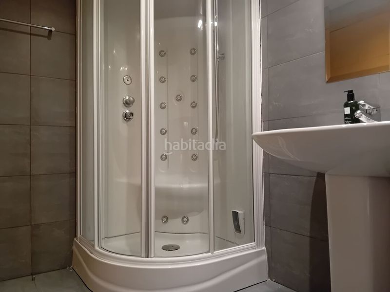 Foto 2c937715-2c03-40a5-8ffc-084a41475671. Apartament amb calefacció aparcament piscina a Los Lirios Logroño