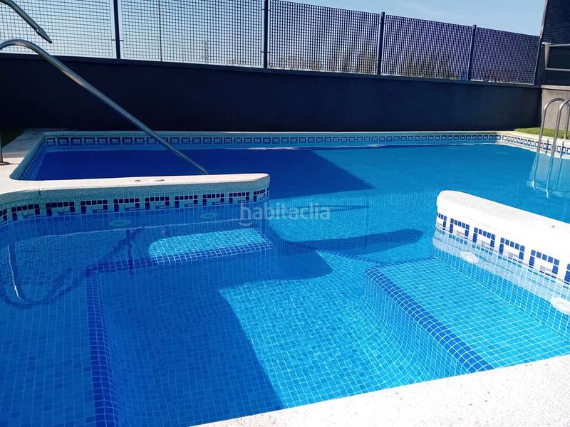 Foto 4d11ce94-df15-4a6f-ab5a-a3abc6e7b0f6. Apartament amb calefacció aparcament piscina a Los Lirios Logroño