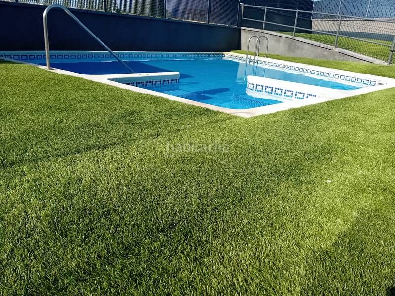 Foto 95c6790e-b082-4f2a-ba90-c895b9589ba5. Apartament amb calefacció aparcament piscina a Los Lirios Logroño