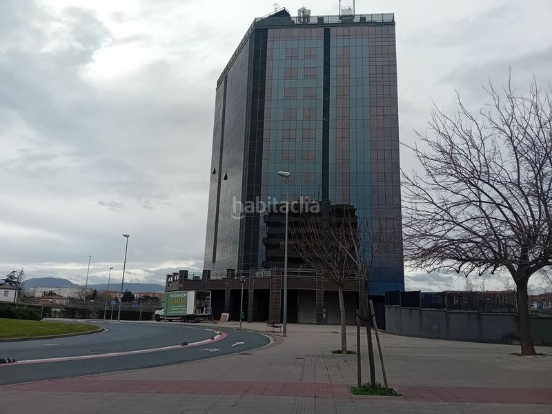 Foto a6308356-57c0-4042-9437-7b7acf773a4f. Apartament amb calefacció aparcament piscina a Los Lirios Logroño