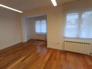 Appartamento  Calle doctores castroviejo. Exclusiva108 m de potencial puro base renovada y distribución pe