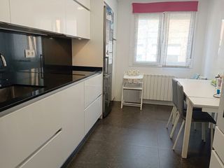 Appartement  Calle eduardo g. gallarza. Impecable piso con 3 hab, 2 baños y trastero en av. gonzález gal