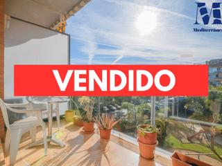 Pis a Carrer de la indústria 2. Donde la luz del sol lo llena todo