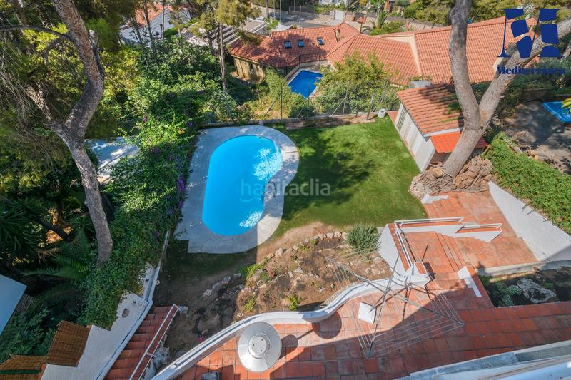 Foto 05ce8fdb-5af8-43b7-88b2-e2bdee24683f. Casa amb xemeneia calefacció aparcament piscina a Castelldefels