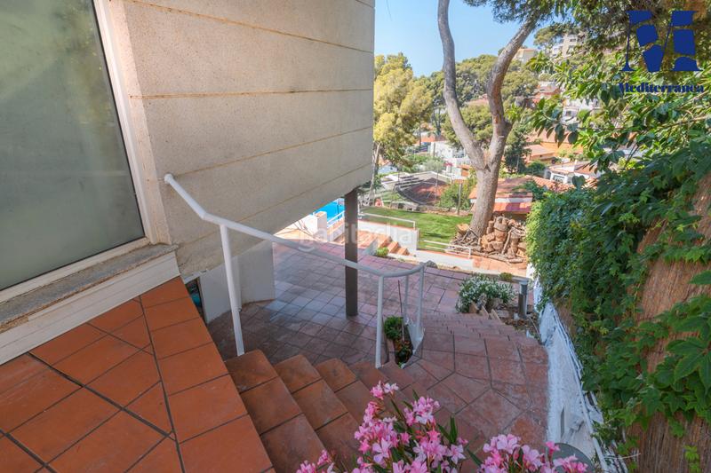 Foto 174e317a-a660-4f80-b78b-0031597152de. Casa amb xemeneia calefacció aparcament piscina a Castelldefels