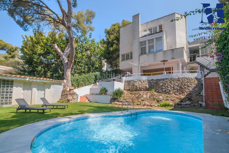 Foto 48da344c-f0d8-4b28-b9cc-0b7aa4a07d81. Casa amb xemeneia calefacció aparcament piscina a Castelldefels