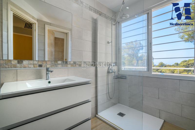 Foto 4d079429-f2ad-4f13-bccb-0f597d080055. Casa amb xemeneia calefacció aparcament piscina a Castelldefels
