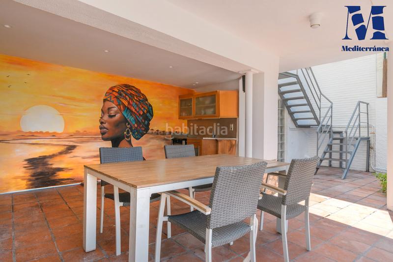 Foto 4de773d5-9ef8-46ad-9772-4f2f5ec89163. Casa amb xemeneia calefacció aparcament piscina a Castelldefels
