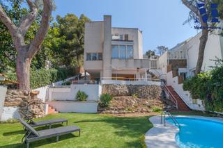 Casa  Passeig de bellavista. Tu oasis privado en bellamar