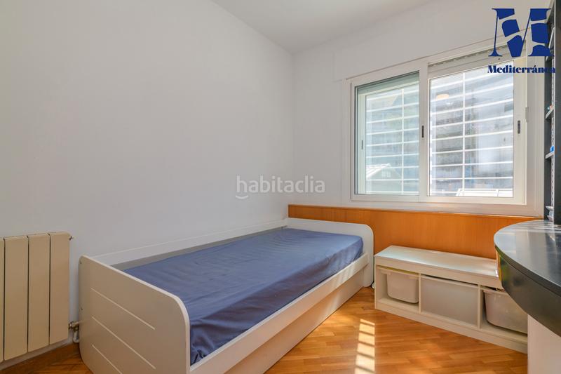 Foto 82b090e9-4aa5-4139-bcfc-9a6542b61dfe. Casa amb xemeneia calefacció aparcament piscina a Castelldefels