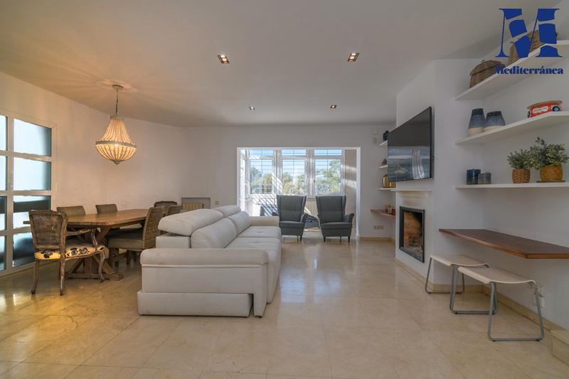 Foto a6e69161-629a-4f78-9b8b-88da21e5cb71. Casa amb xemeneia calefacció aparcament piscina a Castelldefels