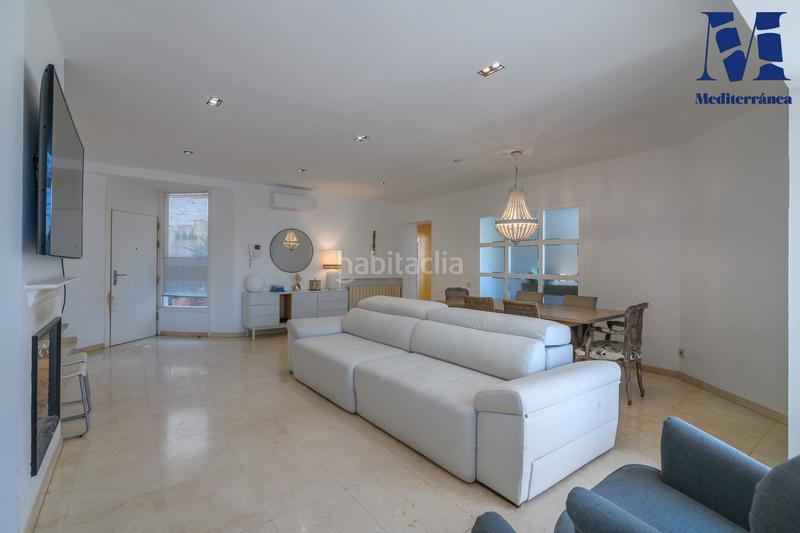 Foto e1aa0a9a-54ae-45f3-b381-874c63c3c851. Casa amb xemeneia calefacció aparcament piscina a Castelldefels