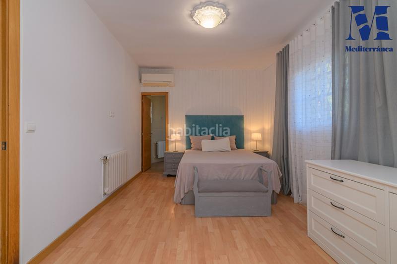 Foto f9dcd012-2d0d-4e39-a86b-2c95c2f4a79c. Miete chalet in passeig parc forestal 3 in Bellamar Castelldefels
