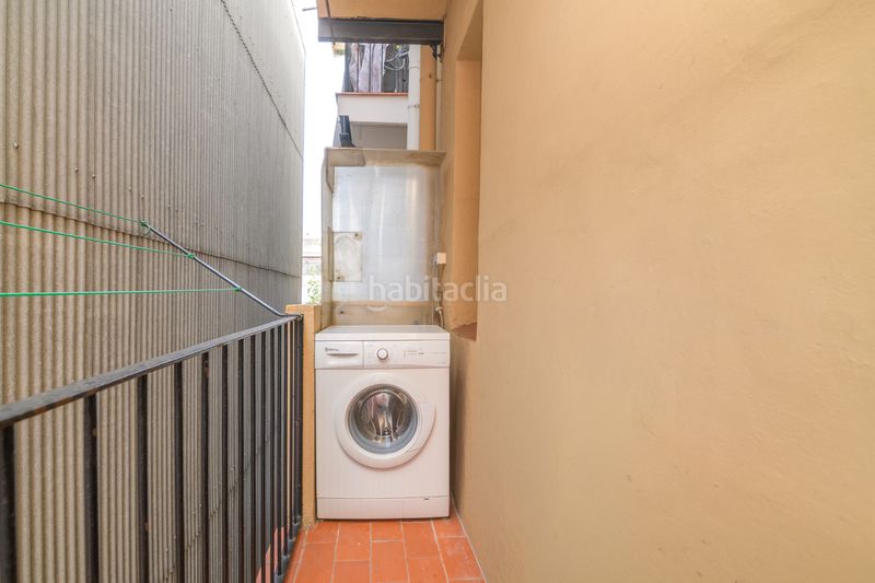 Foto df20aead-af8a-4f0a-b089-400b3bc86a7d. Pis a Sants Barcelona