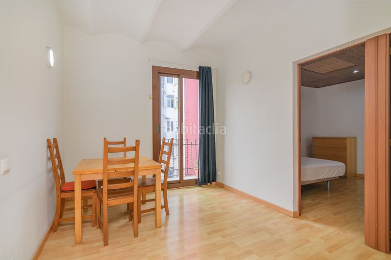 Foto f4d1b007-6fb6-4854-9803-a4ee0824b143. Pis a Sants Barcelona