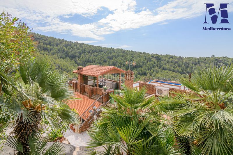 Foto 88a0c553-2d6f-4b5c-932f-d7cdd8640829. Casa amb calefacció a Les Botigues Castelldefels