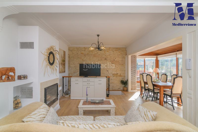 Foto e247ff24-3c5a-41f4-9251-6bb94baf18eb. Casa amb calefacció a Les Botigues Castelldefels