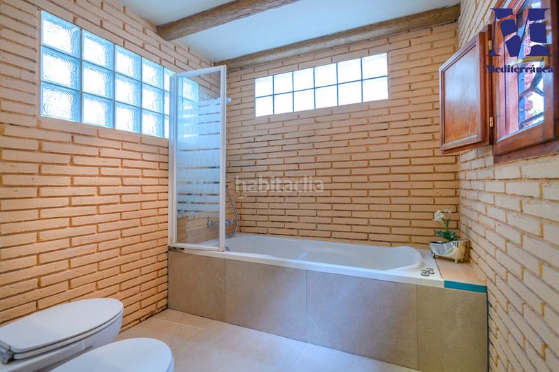 Foto ea3f7bee-ad37-4528-8968-89862e0a811a. Casa amb calefacció a Les Botigues Castelldefels