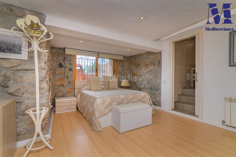 Foto 1f370aa1-b2ab-4084-8b64-75903b556988. Casa amb xemeneia piscina a les botigues de Sitges Sitges