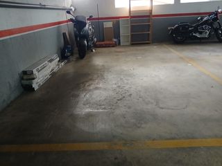 Aparcament cotxe a Carrer de can vinader 12. Para coche y moto