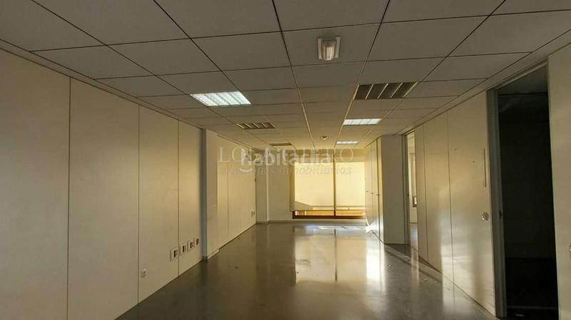 Foto 3929ac1b-eba4-4add-bc5e-49b1f0fb8cbe. Rent office space with heating in Gran Via Valencia